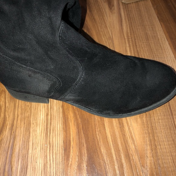 High boots - Picture 2 of 3